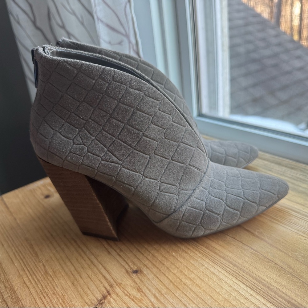 Vince Camuto Steevera Ankle Booties - Picture 4 of 9
